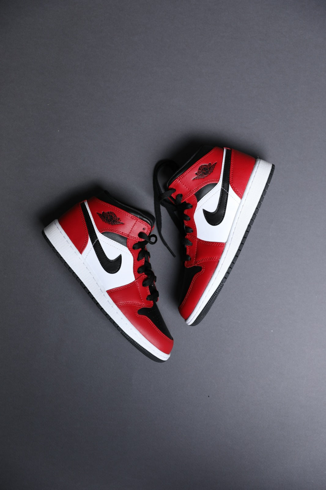 Jordan 1 Mid Chicago Black toe (W)