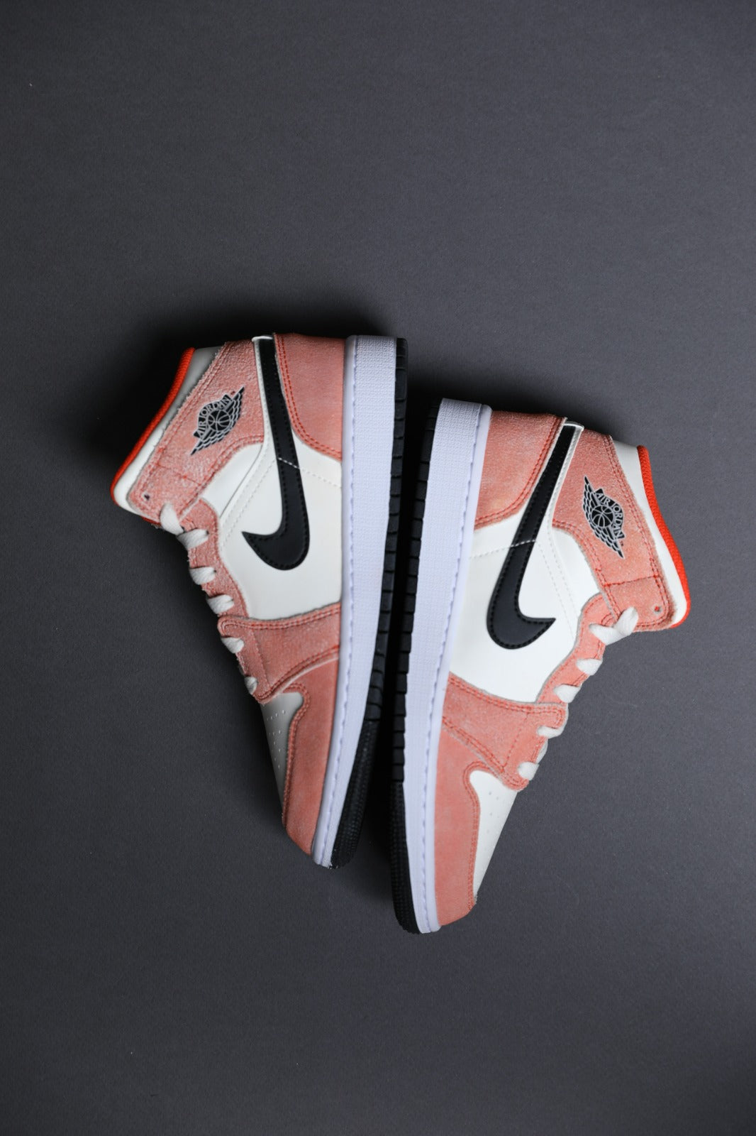 Jordan 1 retro mid Orange suede (W)